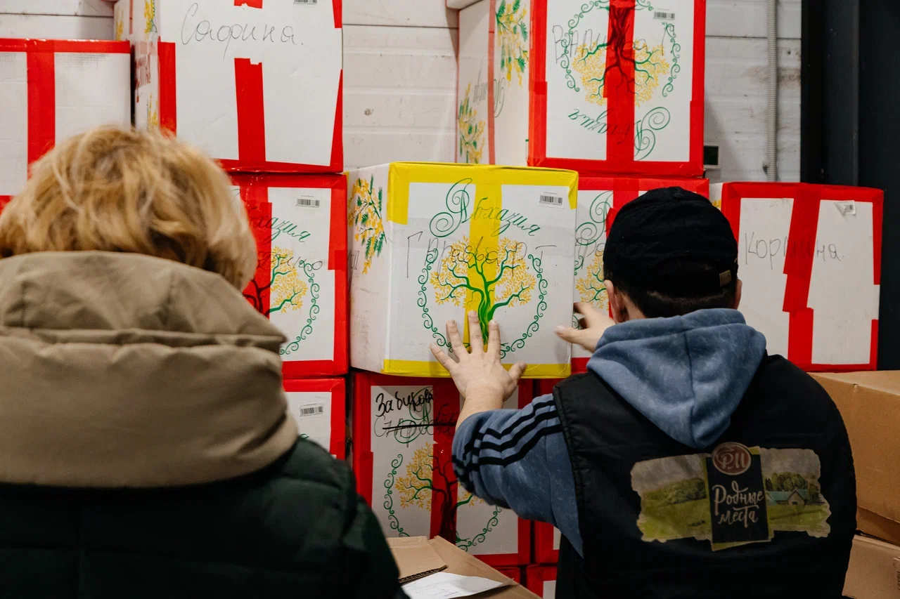 У игроков цветочного рынка ажиотаж – товар разбирают по пути на склад (фото) У игроков цветочного рынка ажиотаж – товар разбирают по пути на склад (фото)