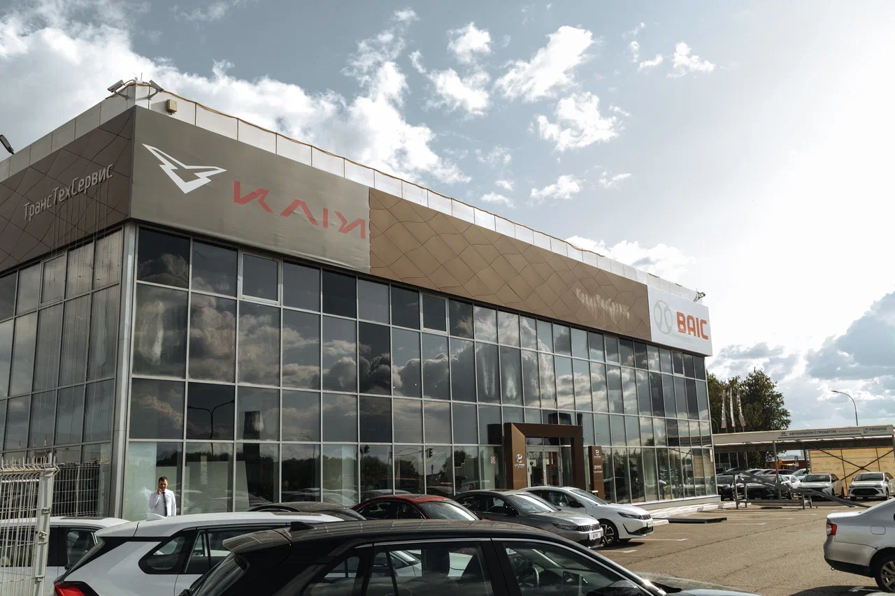 Автосалоны ТТС в Челнах массово меняют вывески на «китайцев» (фото)