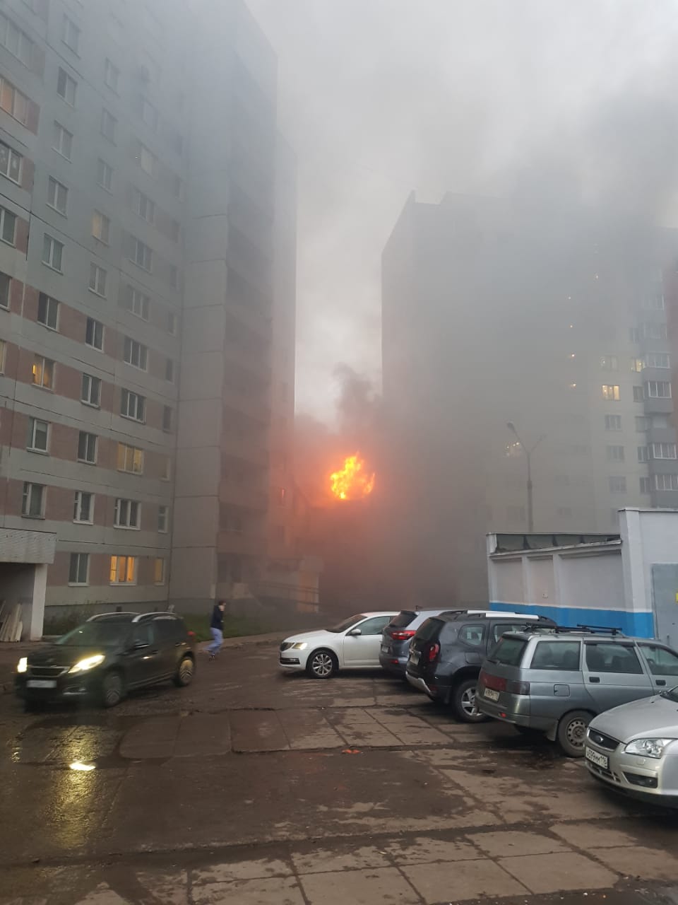 Горит легендарный «Арарат». Фото 