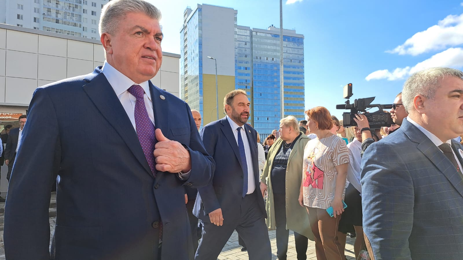 Новую мегашколу в Челнах открыл премьер-министр Алексей Песошин