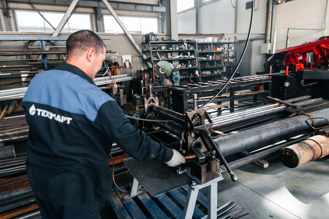 «Работать с металлом могут многие, но вот создавать технологичный продукт - нет» «Работать с металлом могут многие, но вот создавать технологичный продукт - нет»