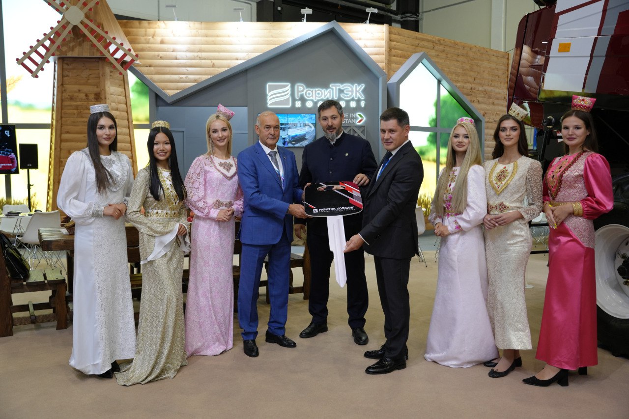 «РариТЭК» передал «Газпрому» первый выпущенный в России среднетоннажный грузовик LOTOS «РариТЭК» передал «Газпрому» первый выпущенный в России среднетоннажный грузовик LOTOS