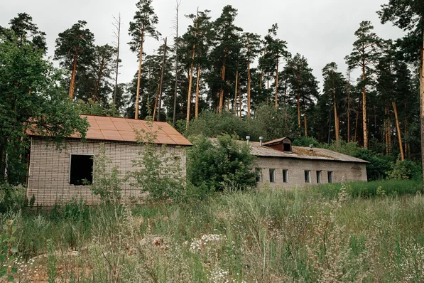 Фото: на месте бывшего тубдиспансера в Тарловке идет стройка