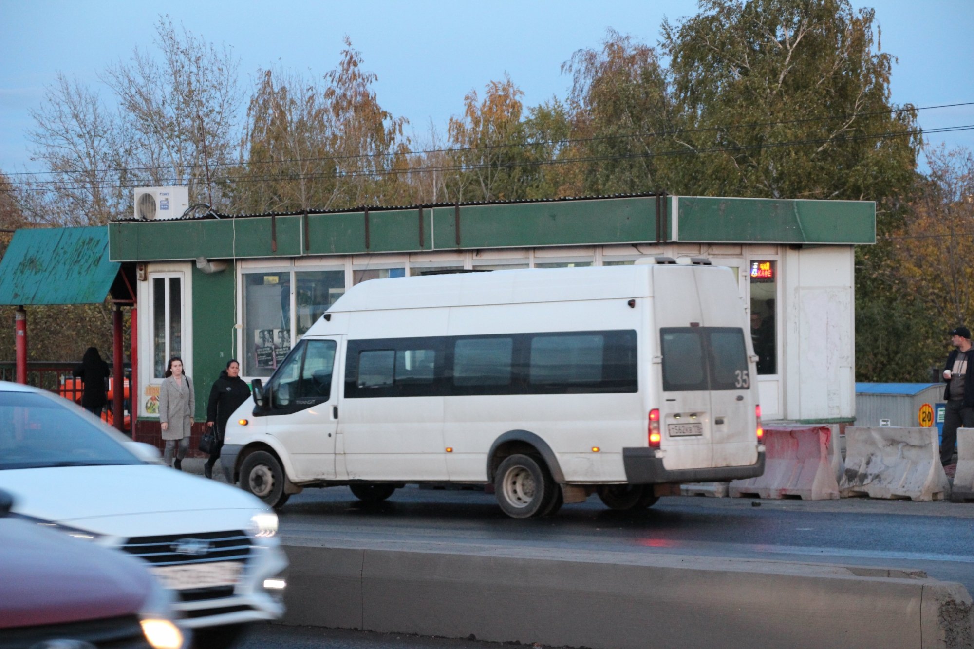 На «Автостанции» в Челнах снесли старую остановку и строят новую (фото)