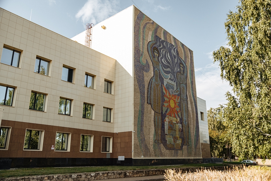 Панно «Энергия» на здании ДК «Энергетик» Панно «Энергия» на здании ДК «Энергетик»