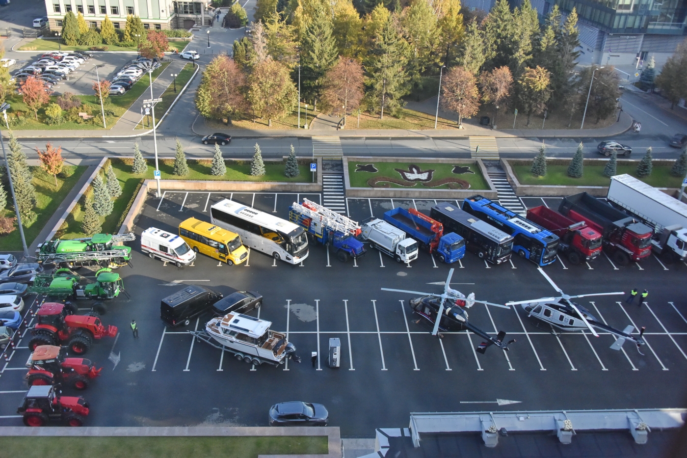 Фото: «КАМАЗ» представил новую технику в Казани на саммите БРИКС Фото: «КАМАЗ» представил новую технику в Казани на саммите БРИКС