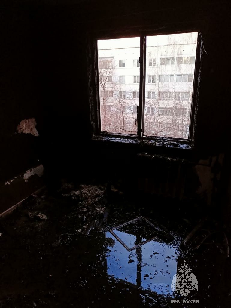 В Челнах на пороге горящей квартиры нашли мужчину без сознания 