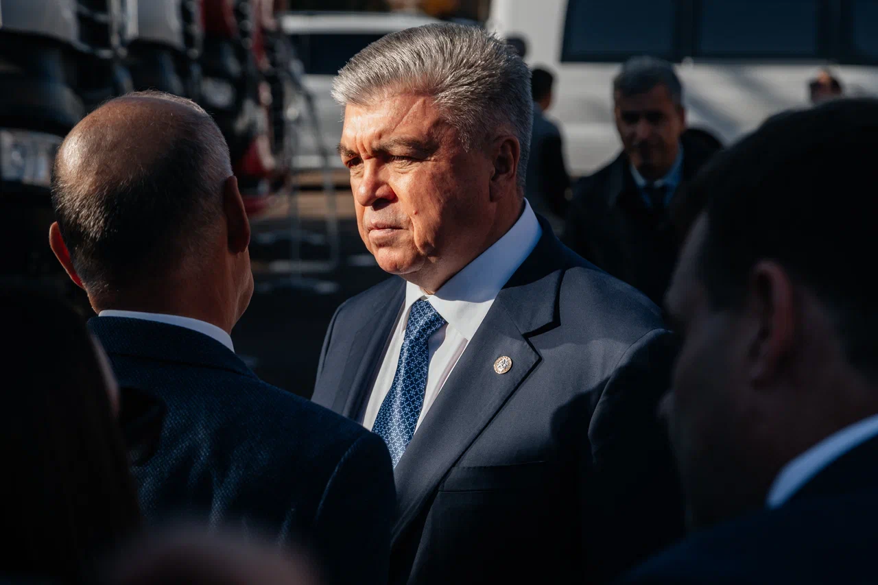 «Если дверь где-то закроют, Наиль Гамбарович, мне кажется, в окно и даже в форточку влезет, чтобы решить вопросы»