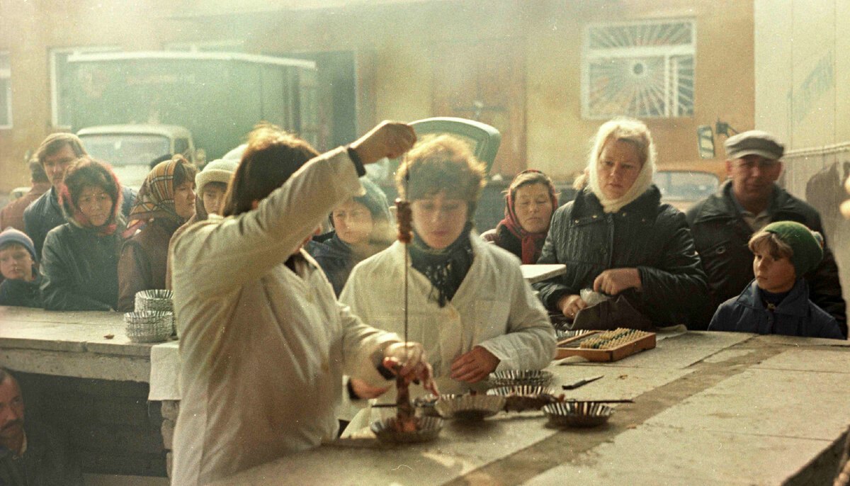 Как камазовцев в 70-е обеспечивали зимой свежими огурцами и редиской 