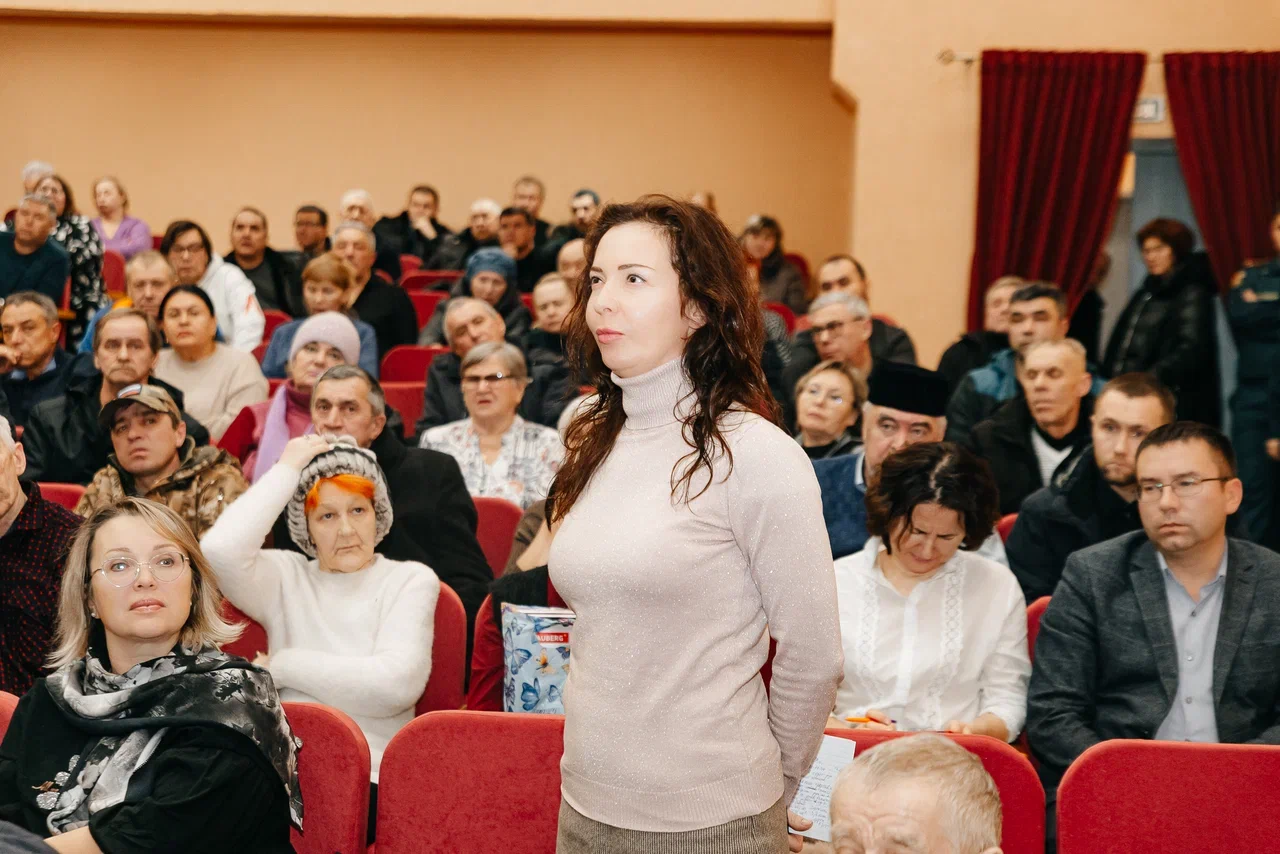 «Вода просто ужасная. Мы приносили два баллона Камаеву. Можем принести и вам, Камиль Римович»
