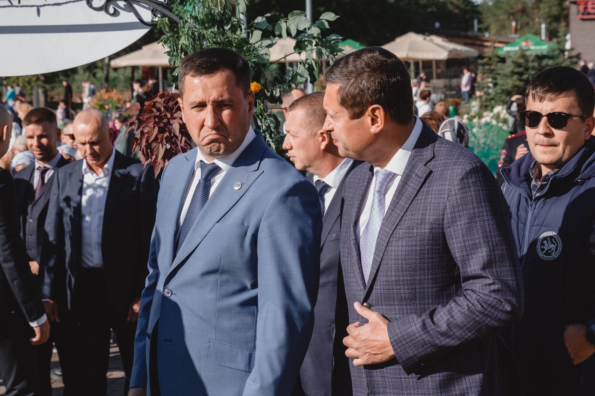 Как Магдеева угощали малиной и просили сделать селфи, чтобы «жена обалдела»