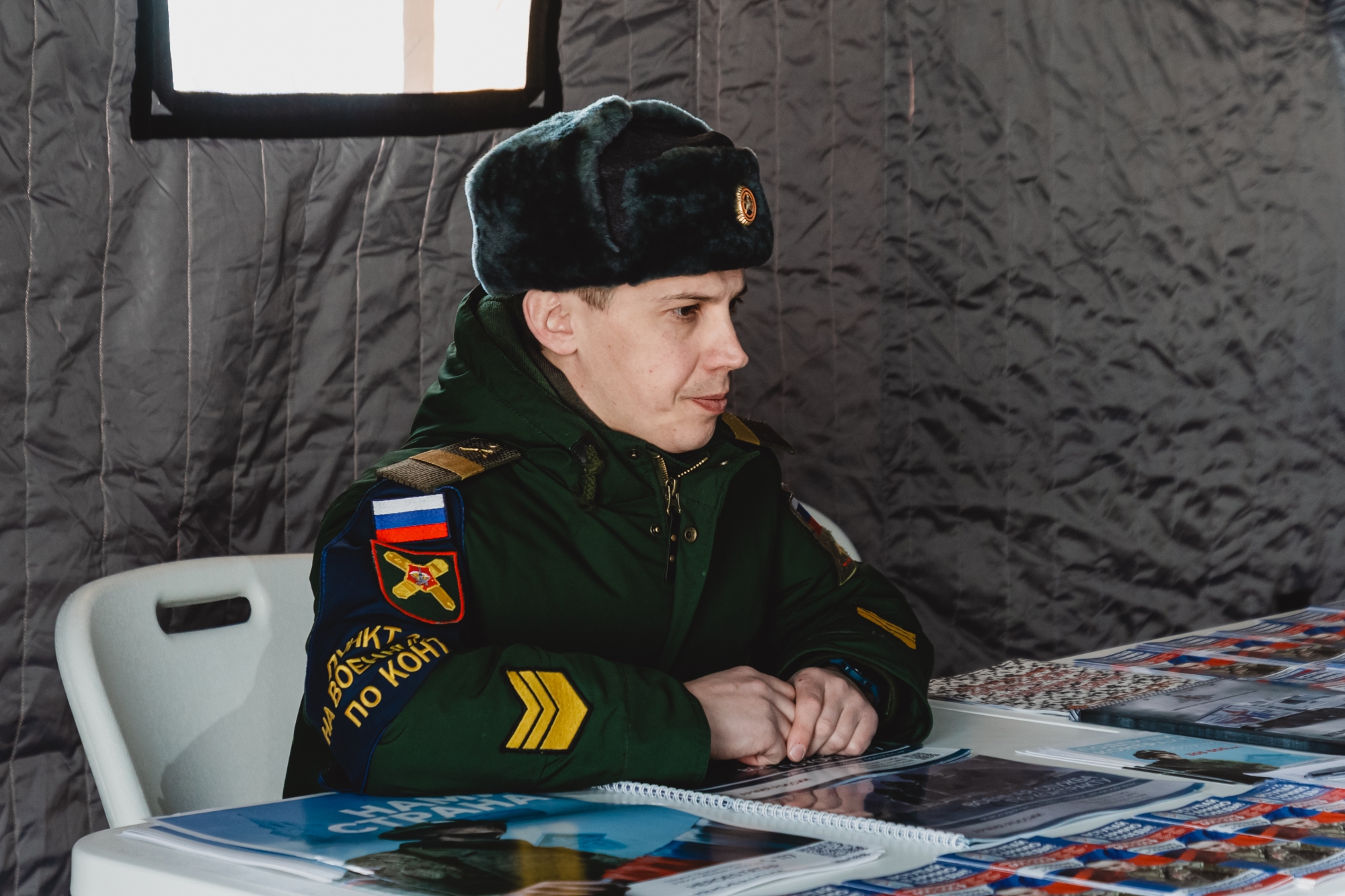 В Челнах в мобильный пункт отбора контрактников пришли 40 человек (фото)