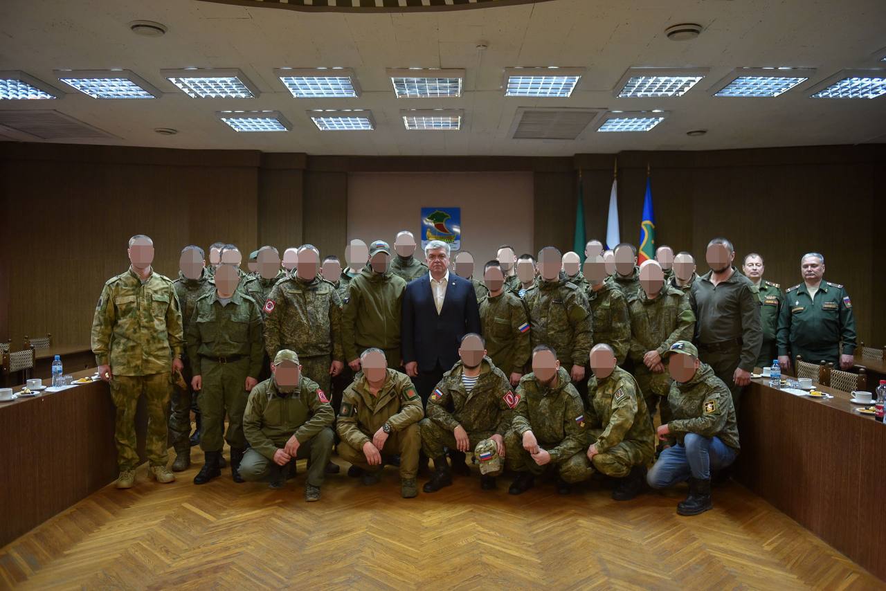 Магдеев встретился с военнослужащими, которые приехали в Челны в отпуск