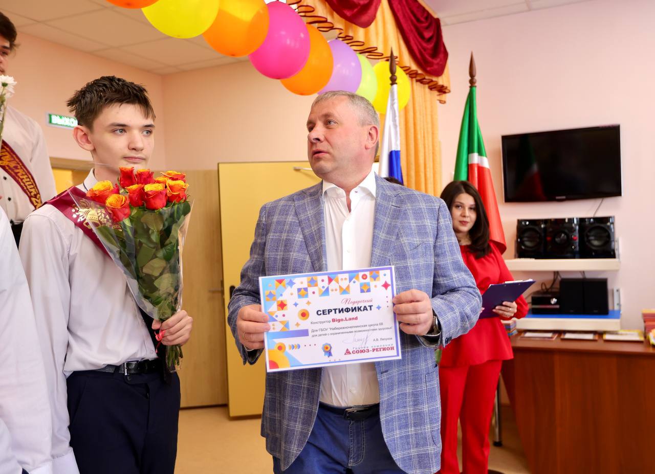 Андрей Ляпунов поздравил выпускников школы для особенных детей
