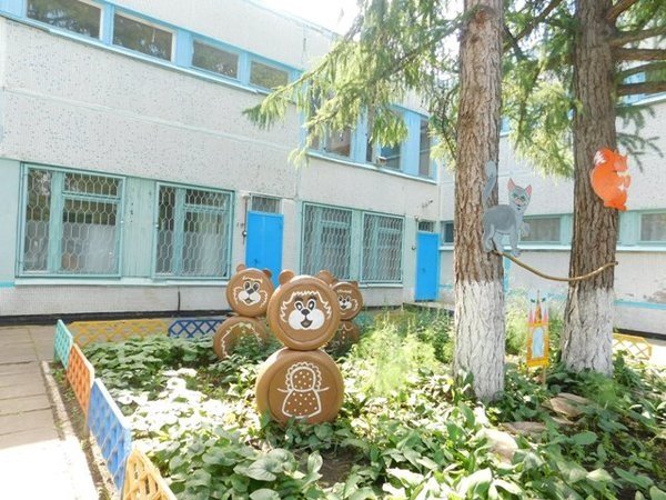 Родители из Челнов высмеяли детские площадки из покрышек и пластиковых лебедей. Фото