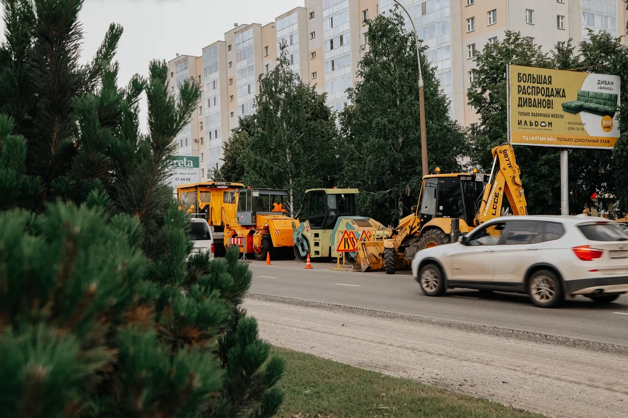 Фото: ремонт дороги затруднил движение на главной транспортной артерии Челнов