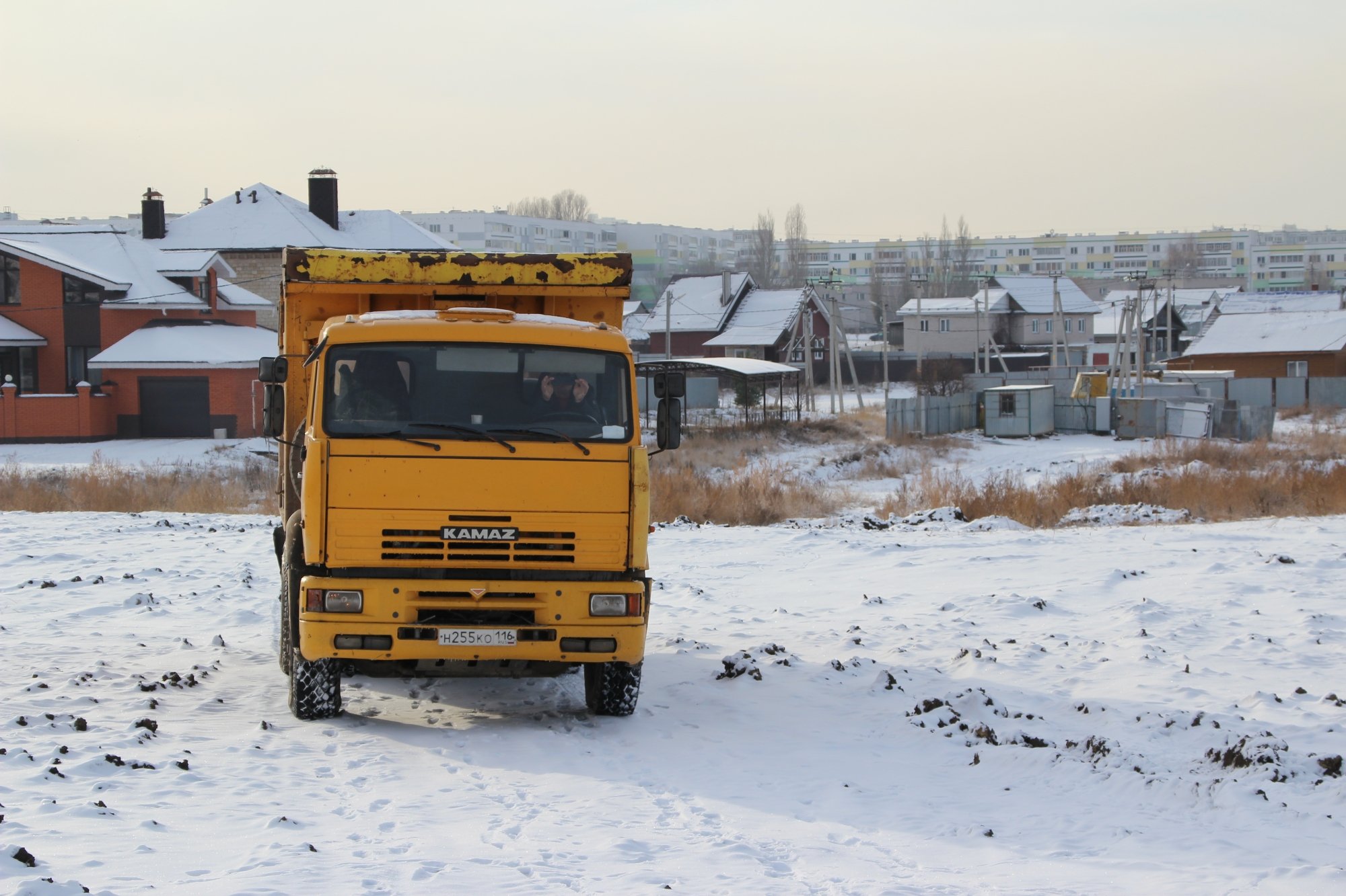 В 68-м комплексе убирают следы провальной стройки (фото)