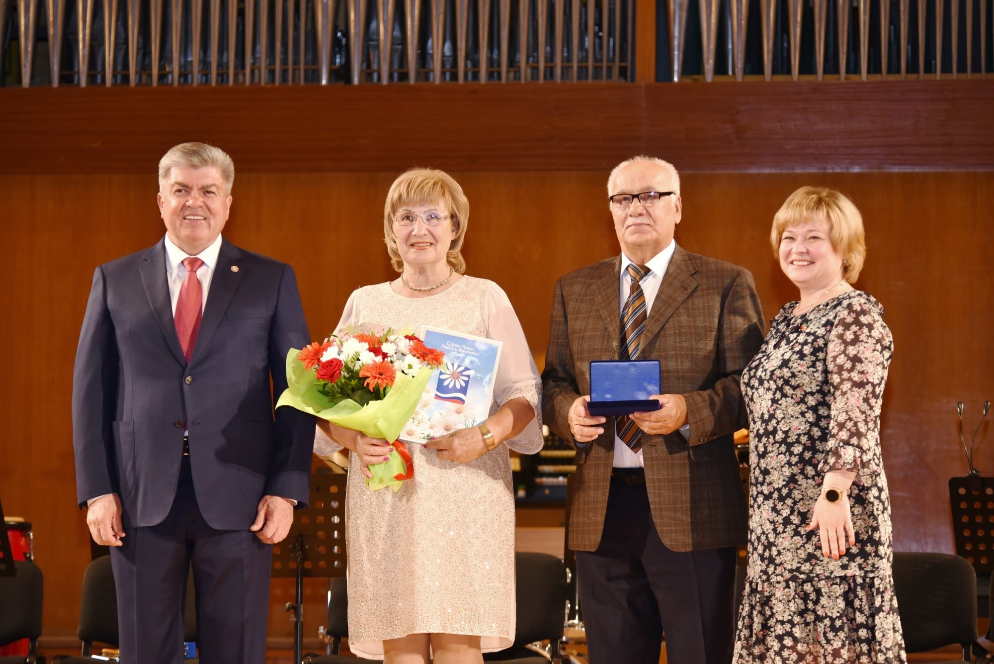 Девять семей в Челнах наградили медалями «За любовь и верность» 