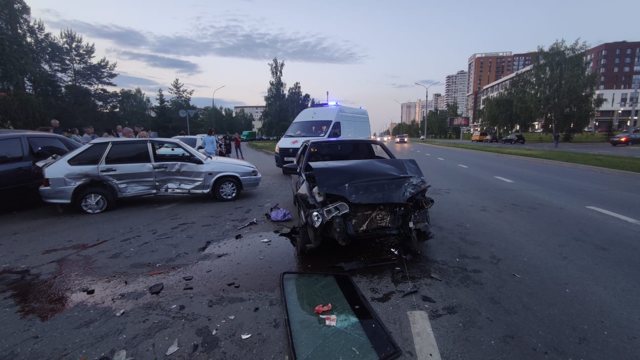В ДТП с четырьмя автомобилями около «Сердца города» пострадал подросток (фото)