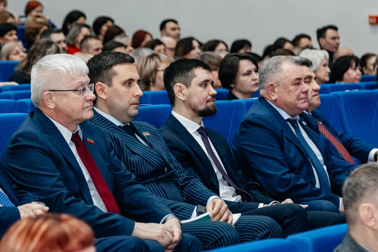 «Для себя мы ставим амбициозную задачу — стать столицей нефтехимии России»