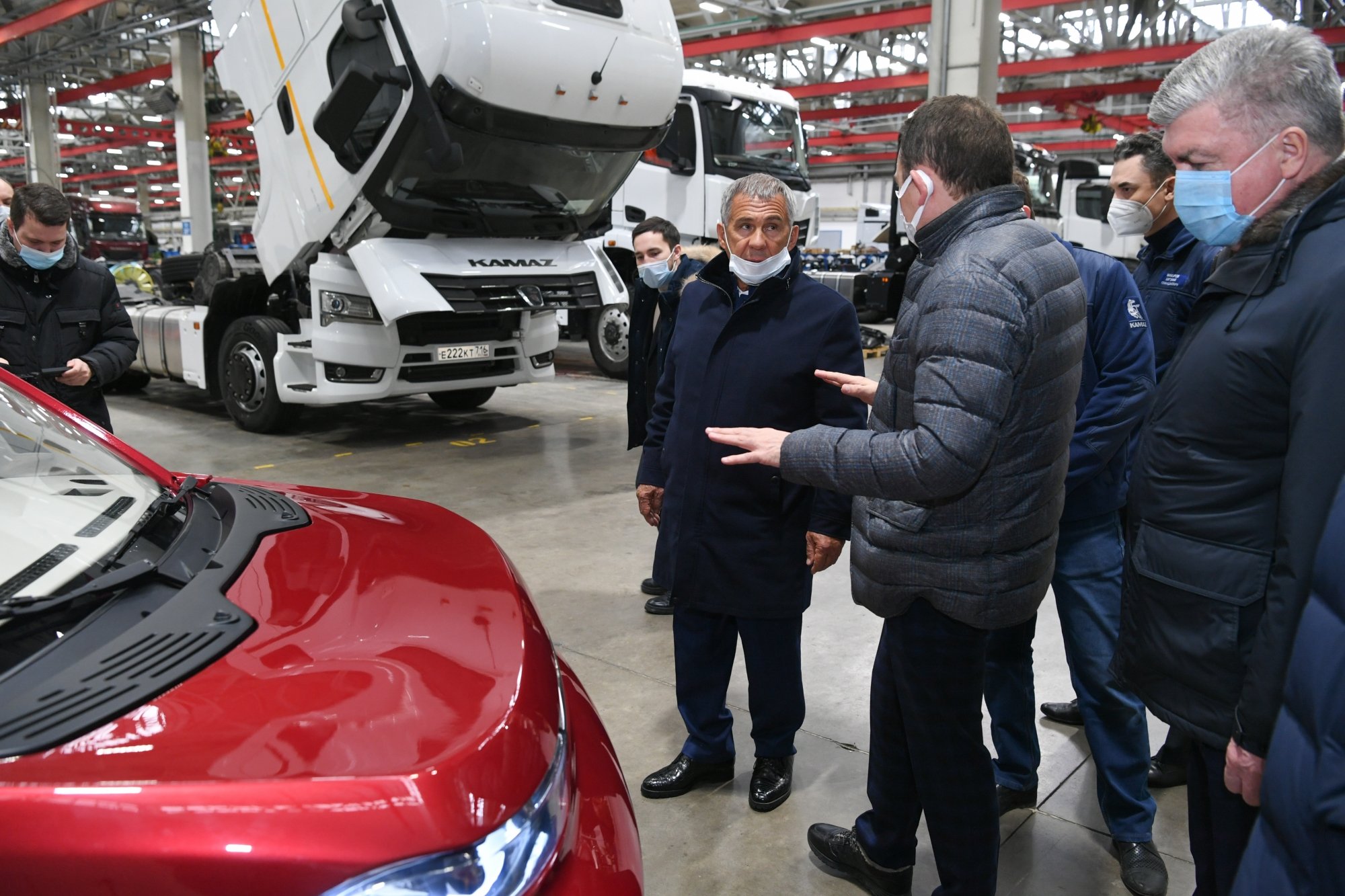 Видео: Минниханов протестировал электромобиль «Кама-1» от «КАМАЗа» 