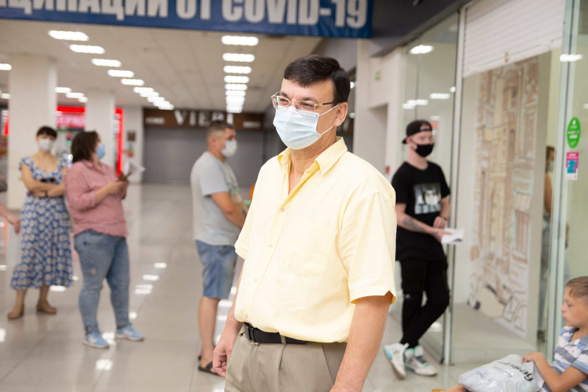 Фото: как идет вакцинация челнинцев в торговом центре «Омега» 