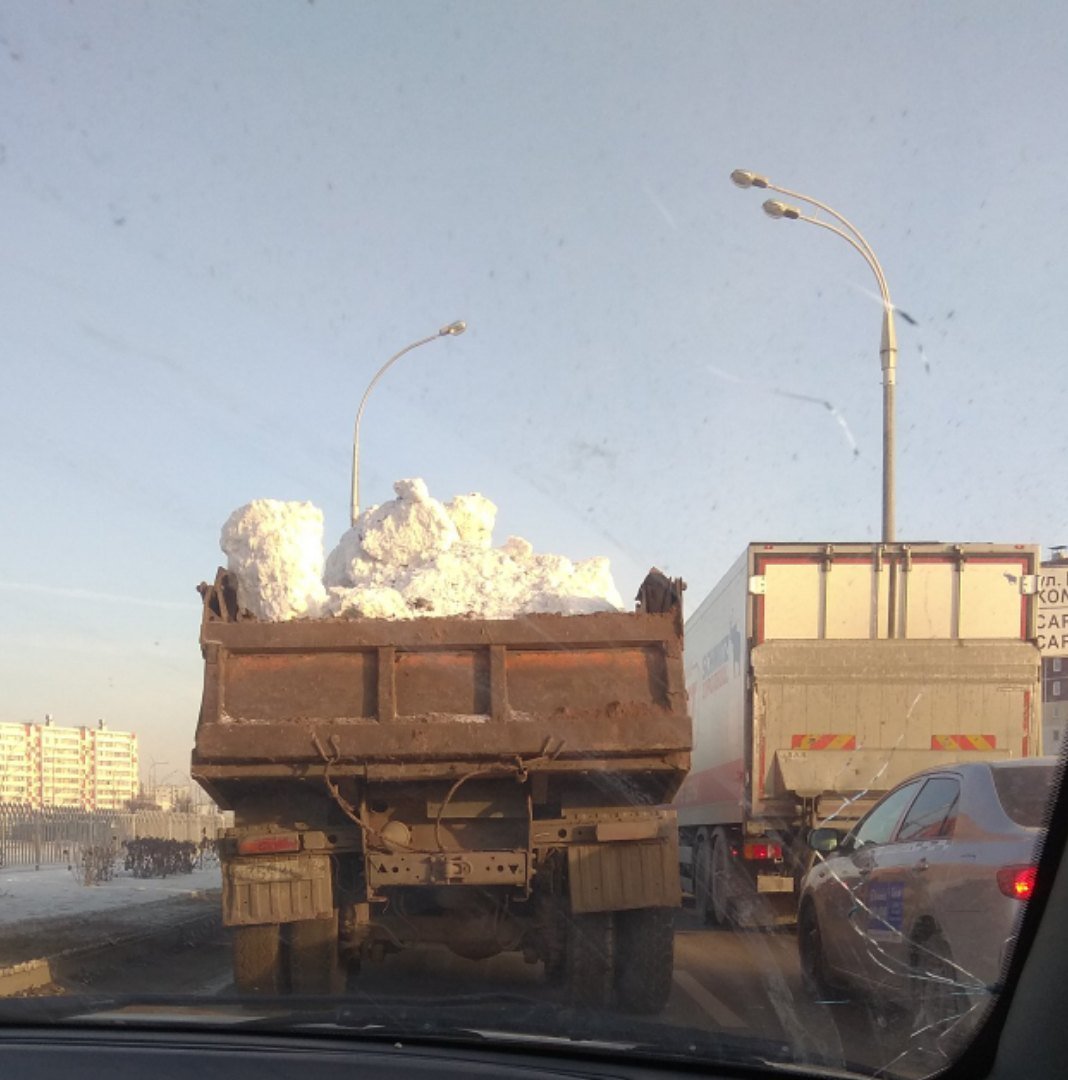 Снег из Челнов «вывозят КАМАЗами и продают в другие города» - соцсети