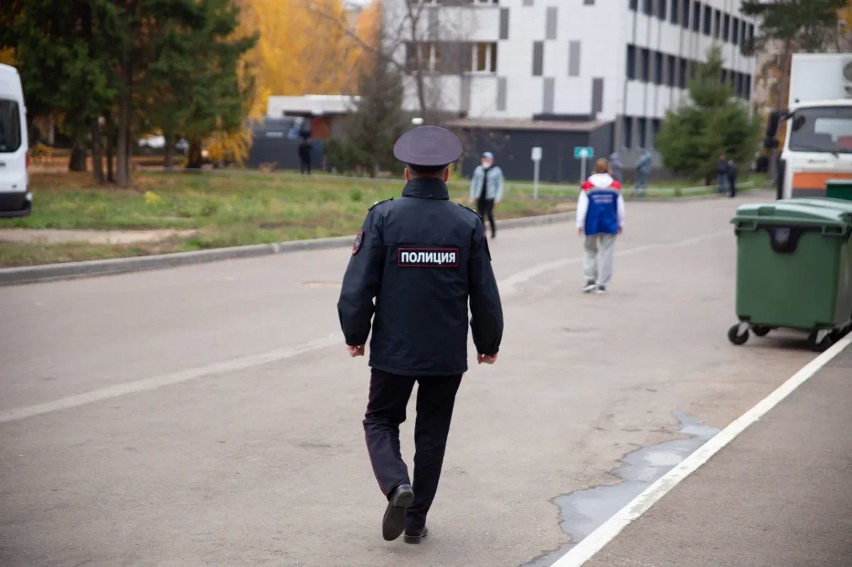 Убегавший от полиции челнинец залез на пристрой дома и застрял 15.10.2022