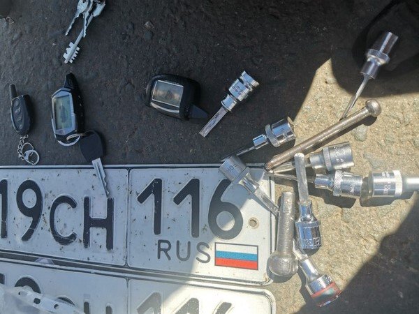 В Оренбурге задержаны мужчины, которые угоняли машины с парковки БСМП 