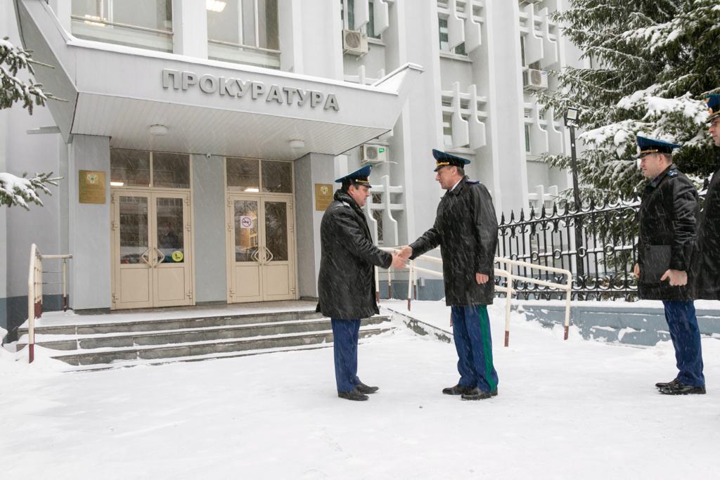 Заместитель генпрокурора РФ провел встречу с камазовцами на производстве