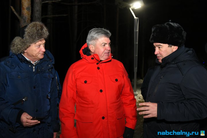 Глава Комсомольского района пообещал привезти в парк на ГЭСе семейство белок