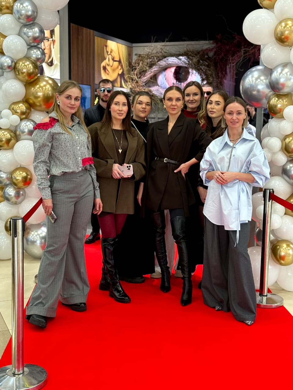 В Челнах открылся магазин брендовой оптики Wood Look В Челнах открылся магазин брендовой оптики Wood Look