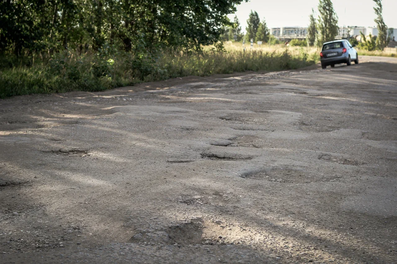 Автобусам сложно добираться в СНТ под Челнами из-за разбитых дорог (фото)