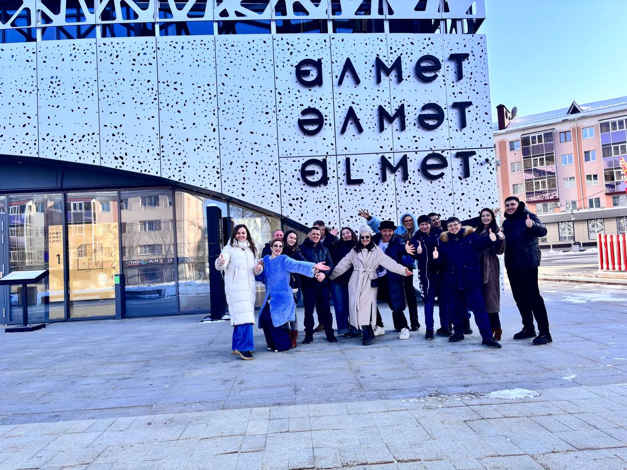 Офис, шоурум или коворкинг? В Альметьевске открылся Haier House! Офис, шоурум или коворкинг? В Альметьевске открылся Haier House!