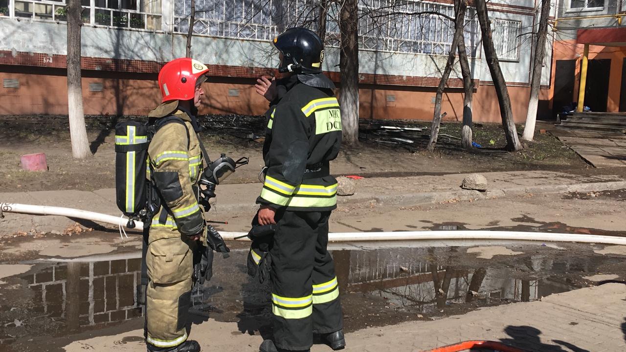 В Челнах страшный пожар в многоквартирном доме (фото, видео)
