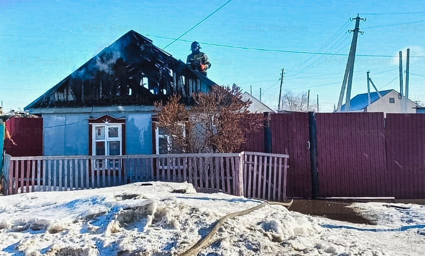 Сгорел дом девочки-подкидыша, которую растила семья из Челнов 