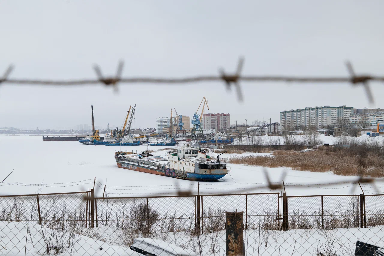 Фото: где зимует скандально известный сухогруз «Аякс» 