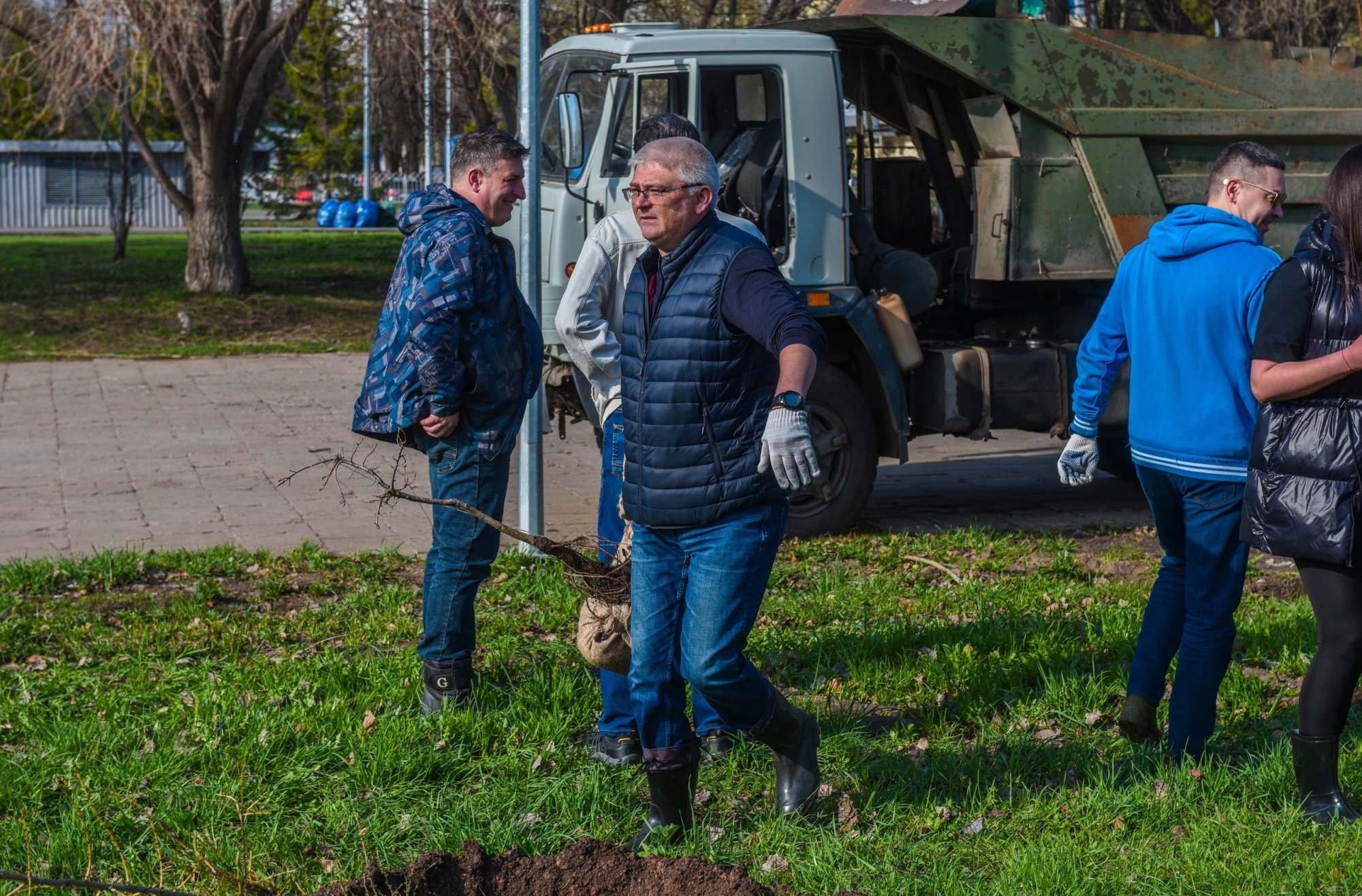 40 тысяч человек вышли на общегородской субботник в Челнах (фото)