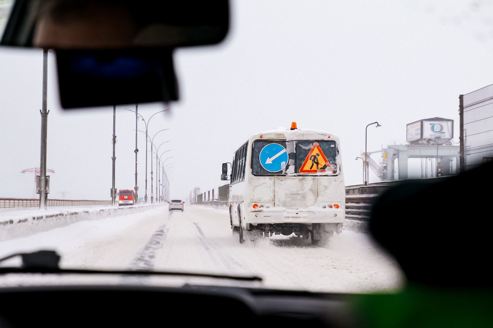 На выезде из Челнов пропускают только легковушки в Елабугу и Менделеевск (фото)