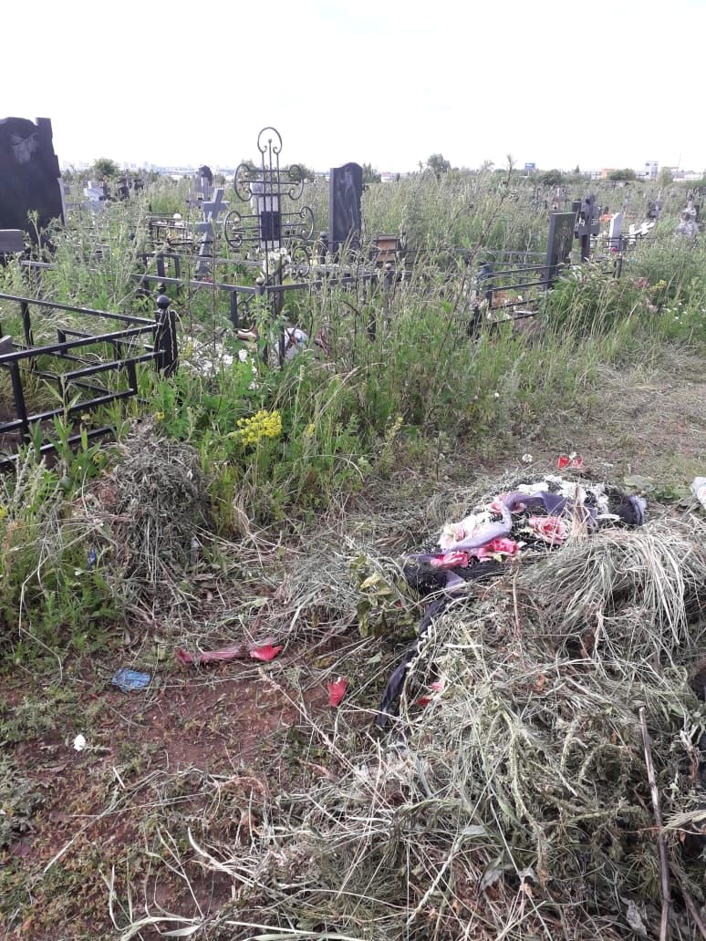 На кладбище в Челнах снова беспорядки: «Люди, вы совсем совесть потеряли?»