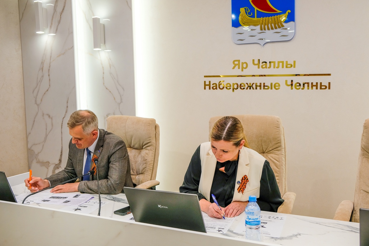 Депутатов и чиновников Челнов собрали в зале мэрии на «Диктант Победы» (фото)