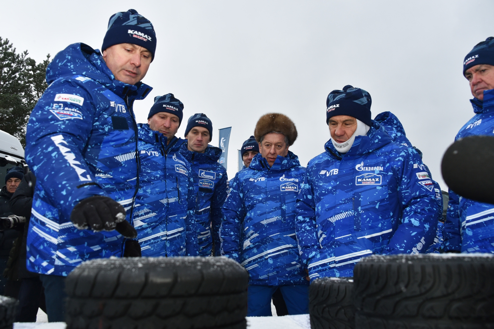 «Шәп бара!»: Минниханов протестировал новые гоночные грузовики «КАМАЗ-мастер» 