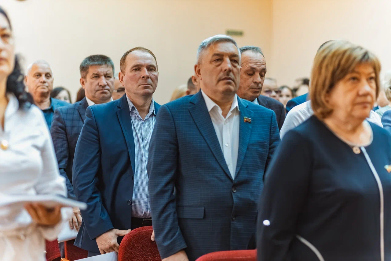 «Предлагаю прекратить полномочия главы района по собственному желанию. Его вина еще не доказана…»