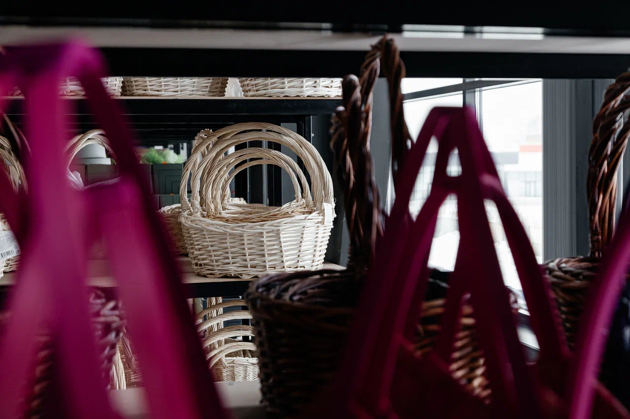 У игроков цветочного рынка ажиотаж – товар разбирают по пути на склад (фото) У игроков цветочного рынка ажиотаж – товар разбирают по пути на склад (фото)