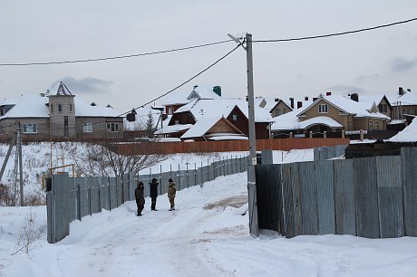 «Паспорта объекта нет, обратиться не к кому… ИЖС – это дом, а у вас там стоят три многоквартирных дома!»
