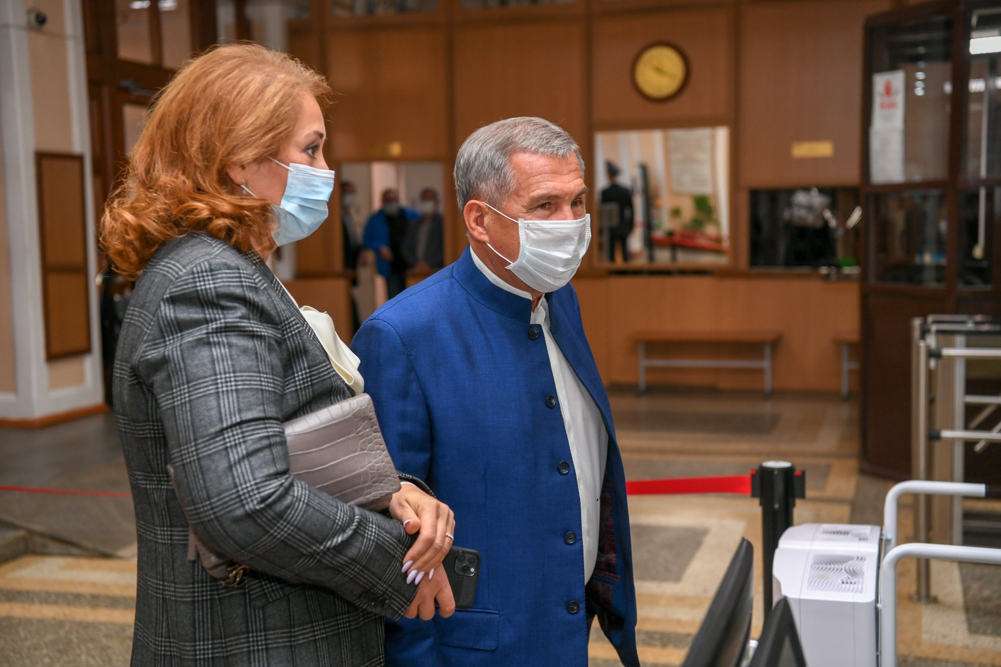 Рустам Минниханов с супругой приняли участие в голосовании (фото)
