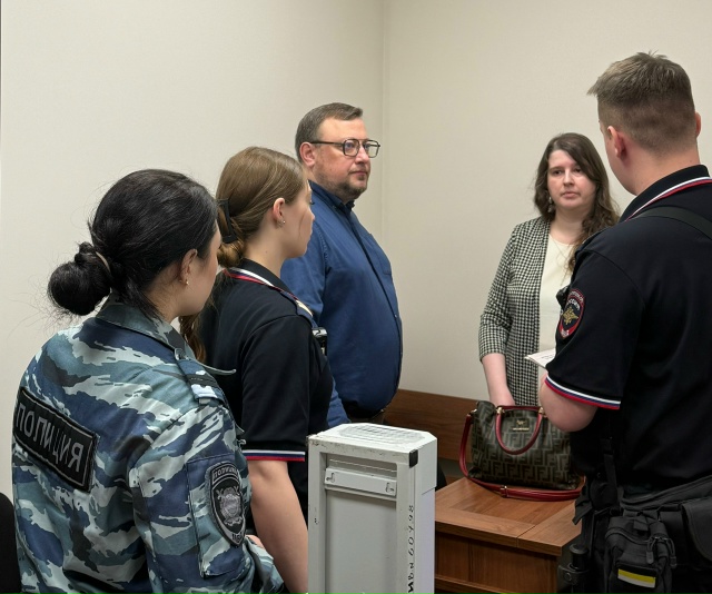 Главу фирмы «Мировой тур+» Петрову арестовали в зале суда