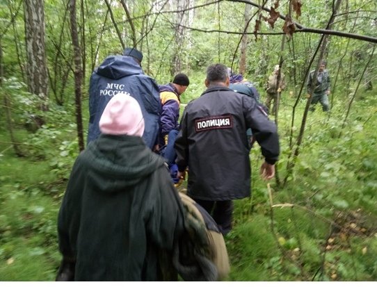 Спасатели нашли в лесу инвалида, который поранил ногу и не мог выбраться (фото)