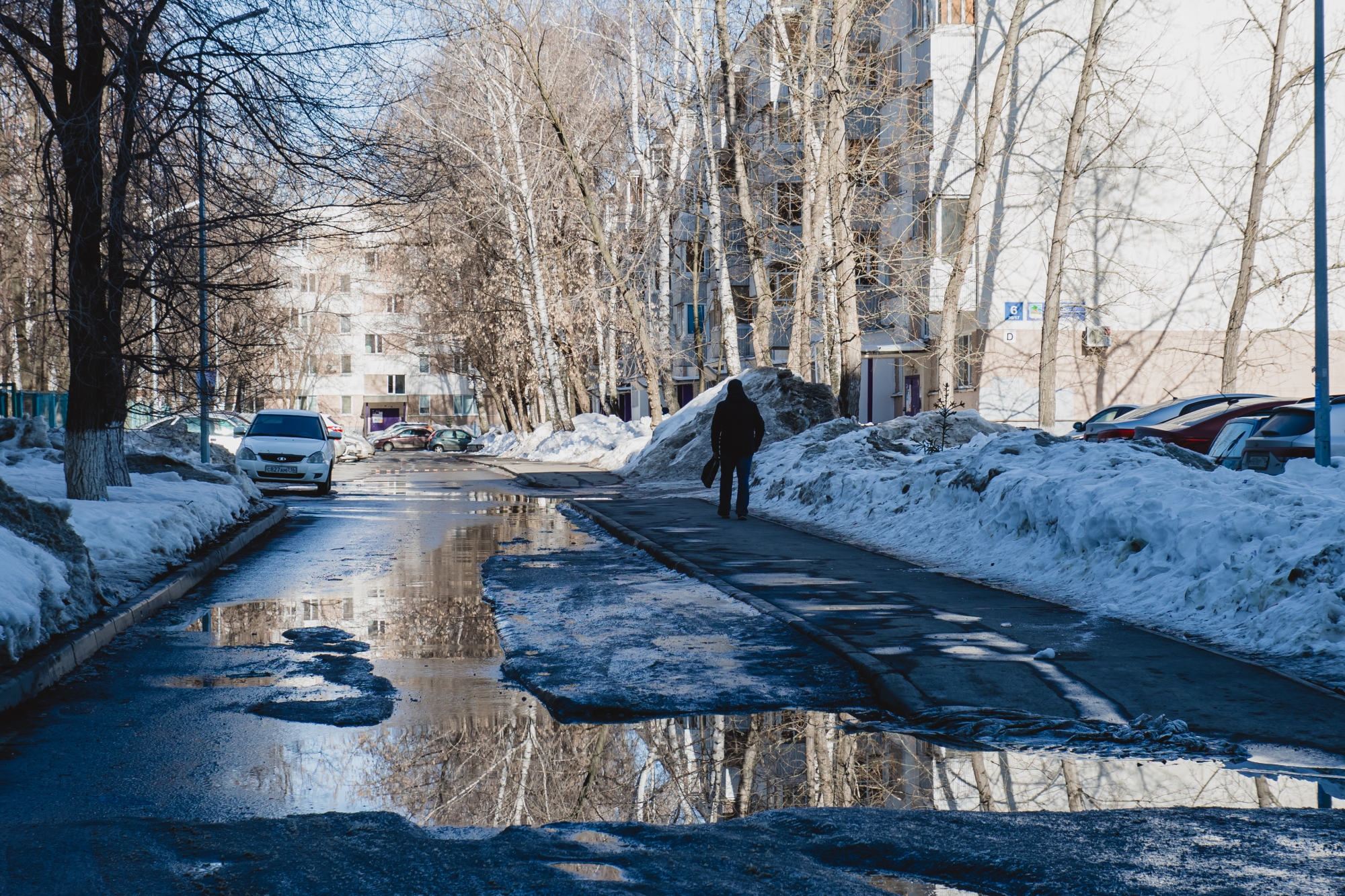 Фото: как выглядят дворы и проспекты Челнов после зимы