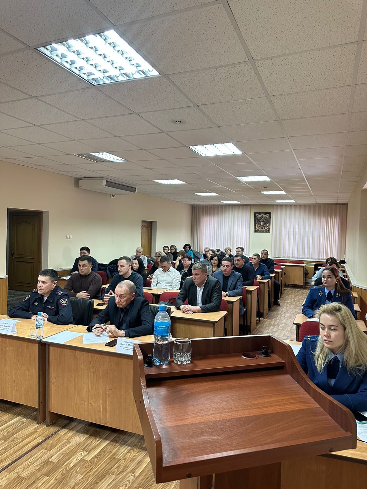 Прокурор Челнов собрал руководителей на совещание из-за жалоб на очистку дорог